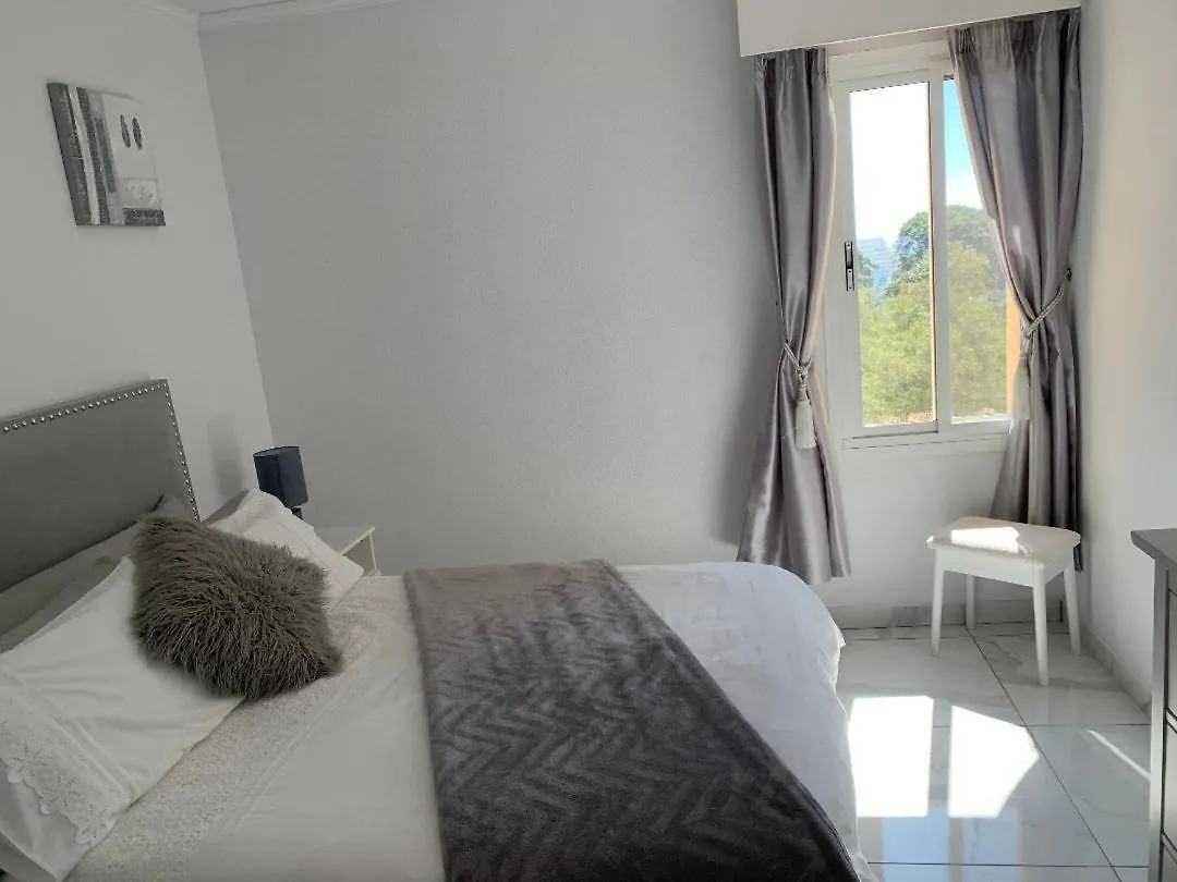 Lemon Tree Apartment 베날마데나코스타
